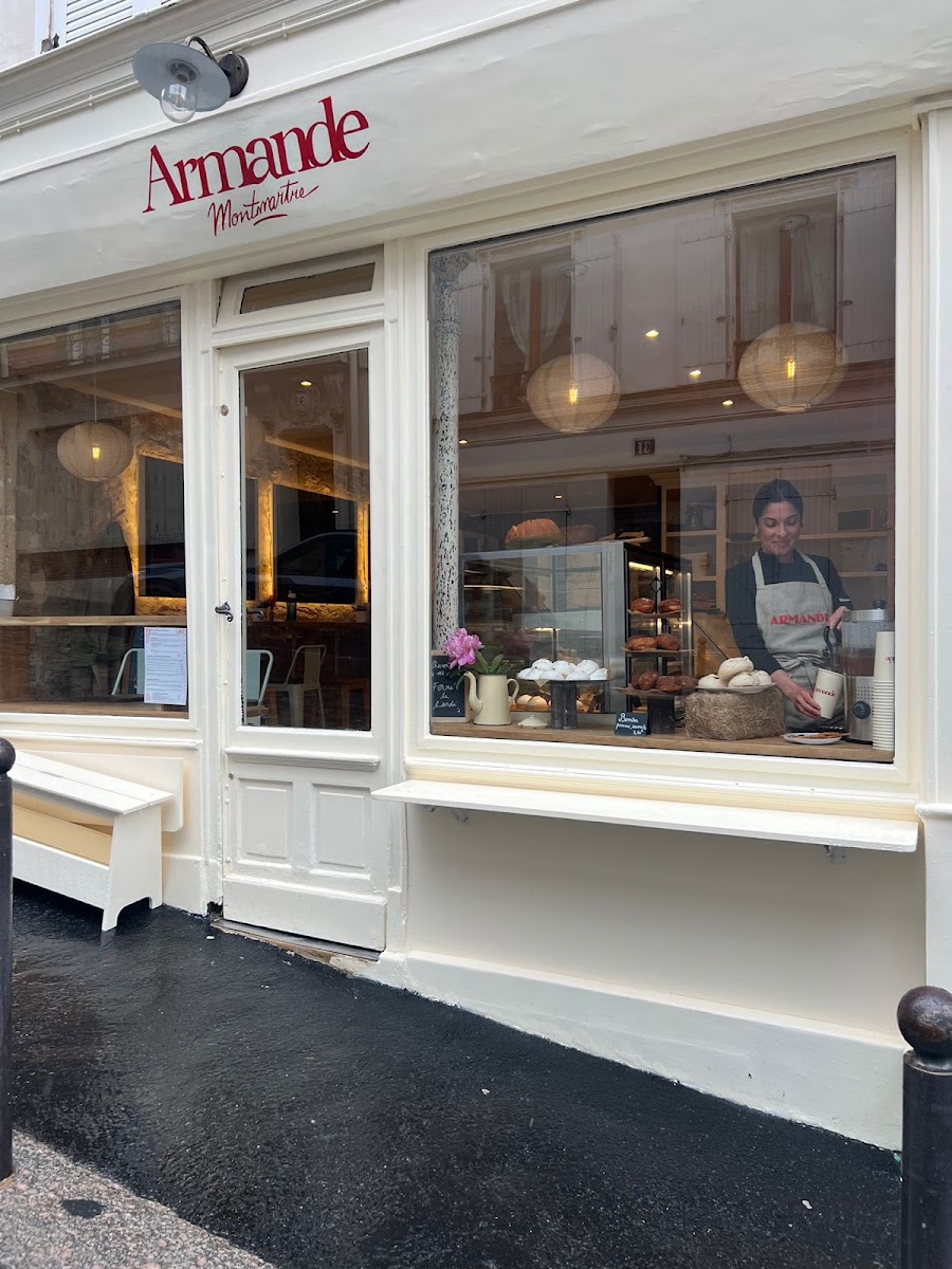 Armande Montmartre
